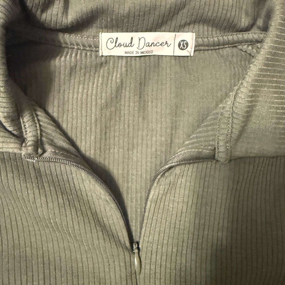 Cloud Dancer Gray Ribbed Zip-Up Hoodie
